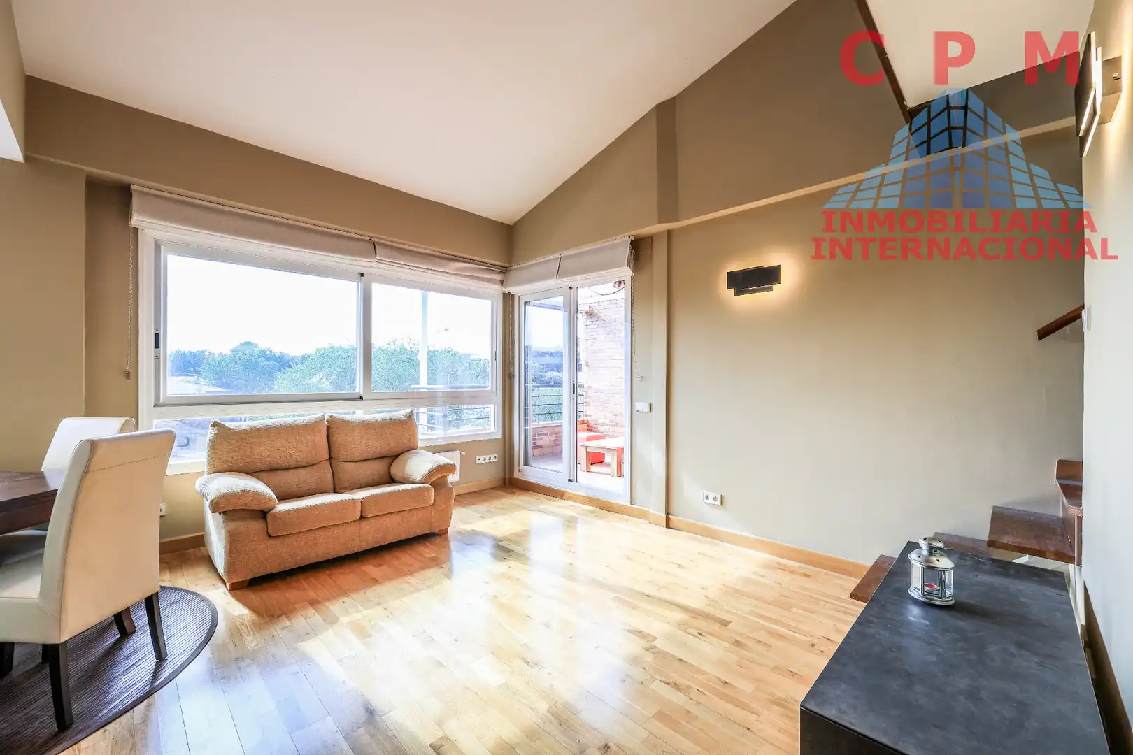 Sala de estar de Ático de alquiler en  Madrid Capital con Aire acondicionado, Calefacción y Parquet