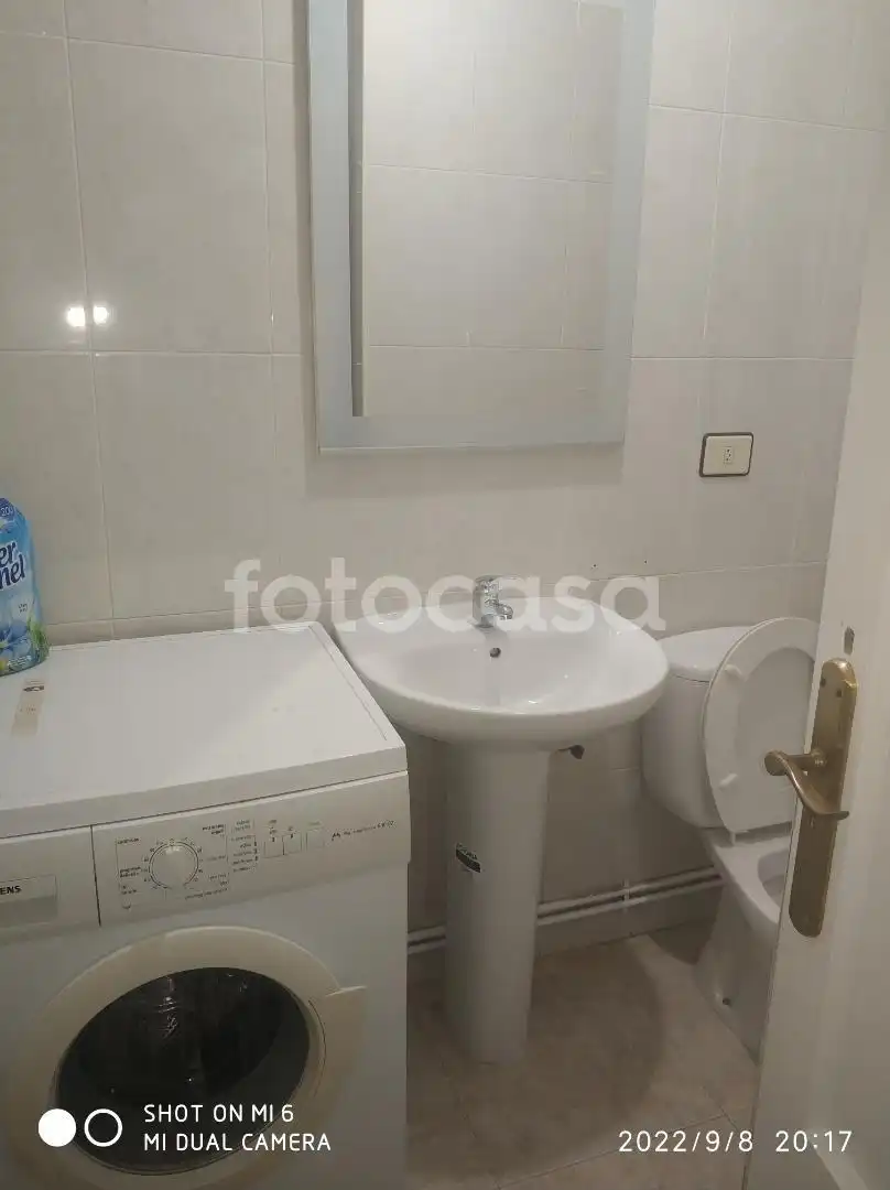 Baño de Piso de alquiler en Ourense Capital  con Calefacción, Amueblado y Horno