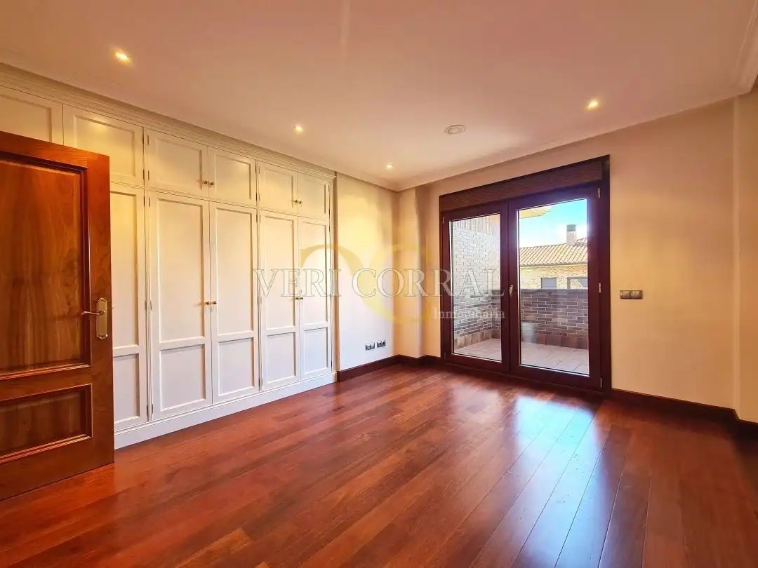 Habitación de Casa o chalet en venta en Oviedo  con Calefacción, Jardín privado y Terraza