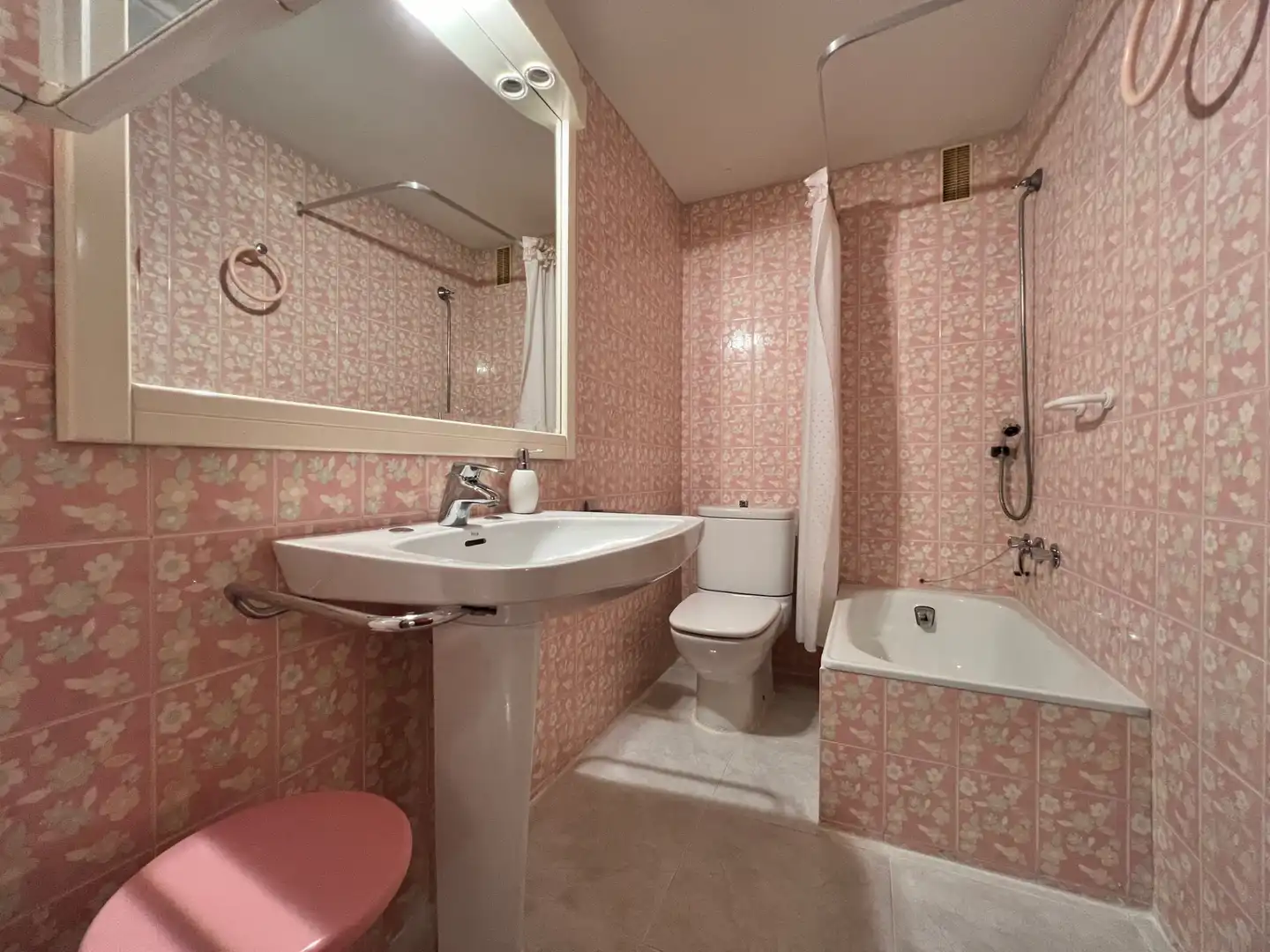 Flat for rent in Carrer Ample, 62, Mestral