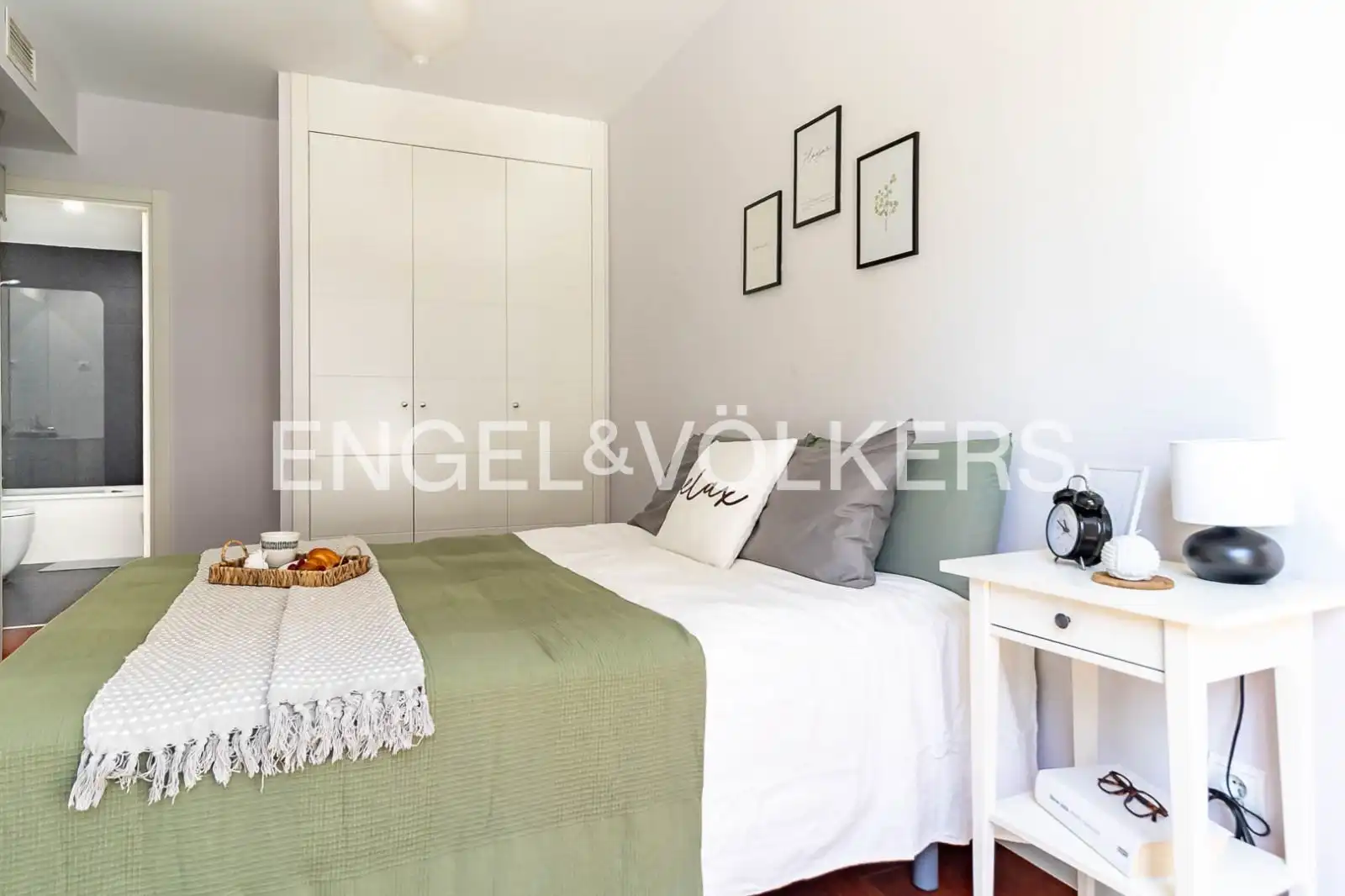 Bedroom of Flat for rent in Madrid  with Air Conditioner, Heating and Private garden