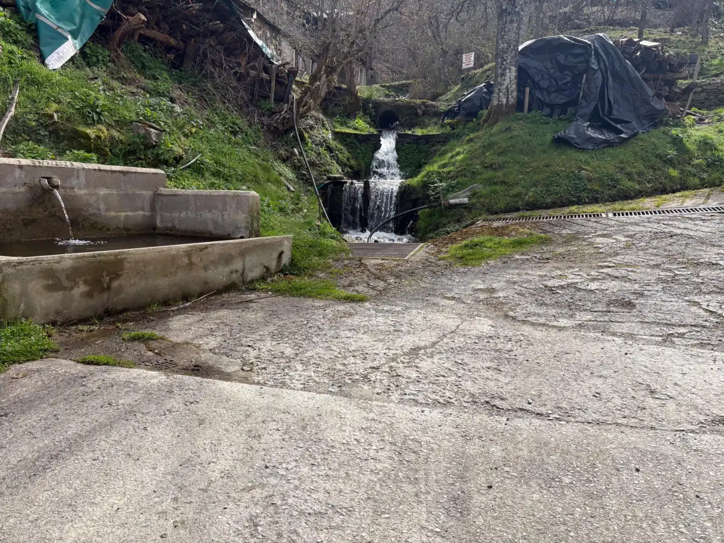 Vista exterior de Casa o xalet en venda en Ponferrada amb Calefacció, Terrassa i Moblat