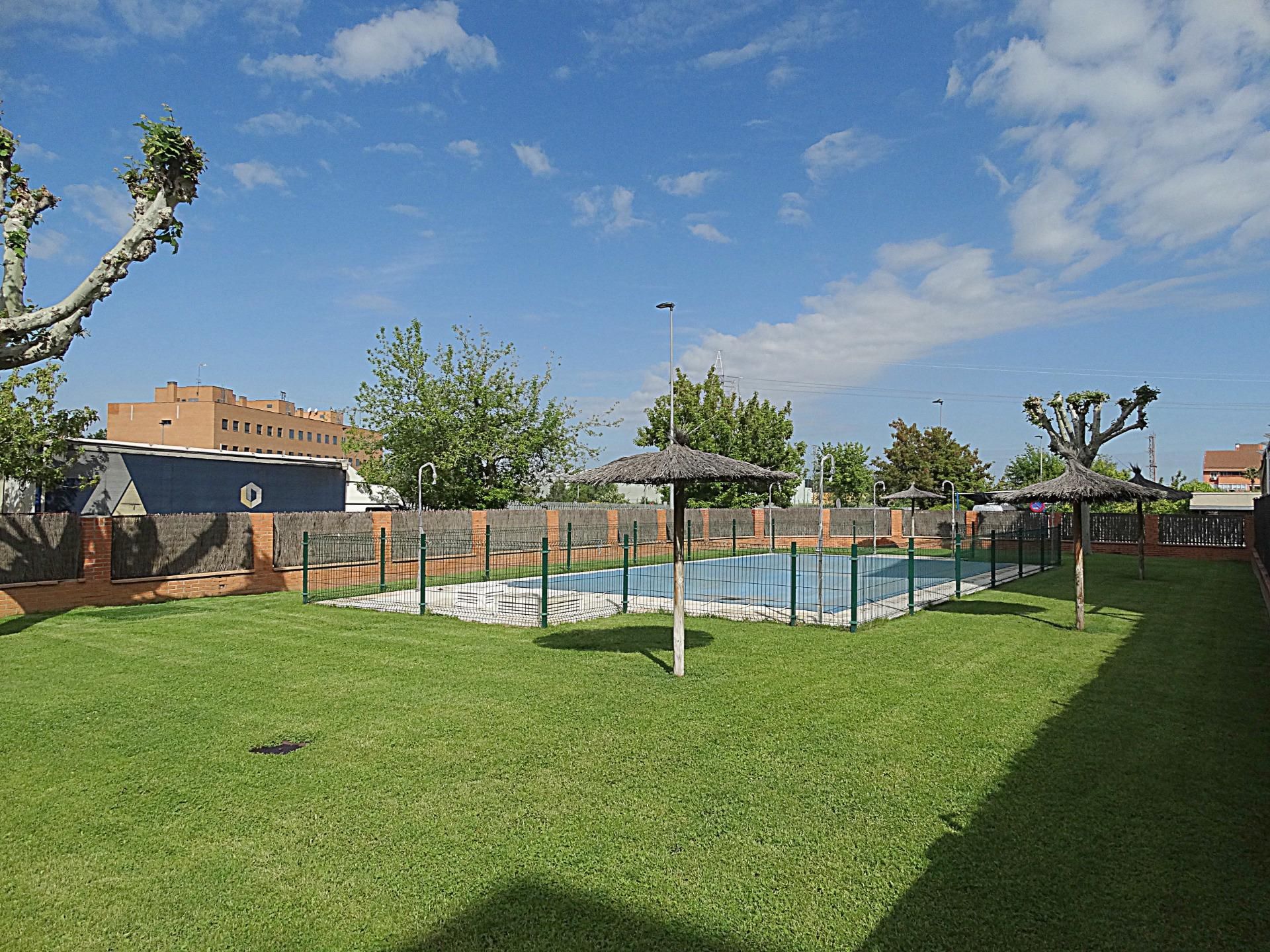 Swimming pool of Flat for sale in Arganda del Rey  with Heating, Private garden and Community pool