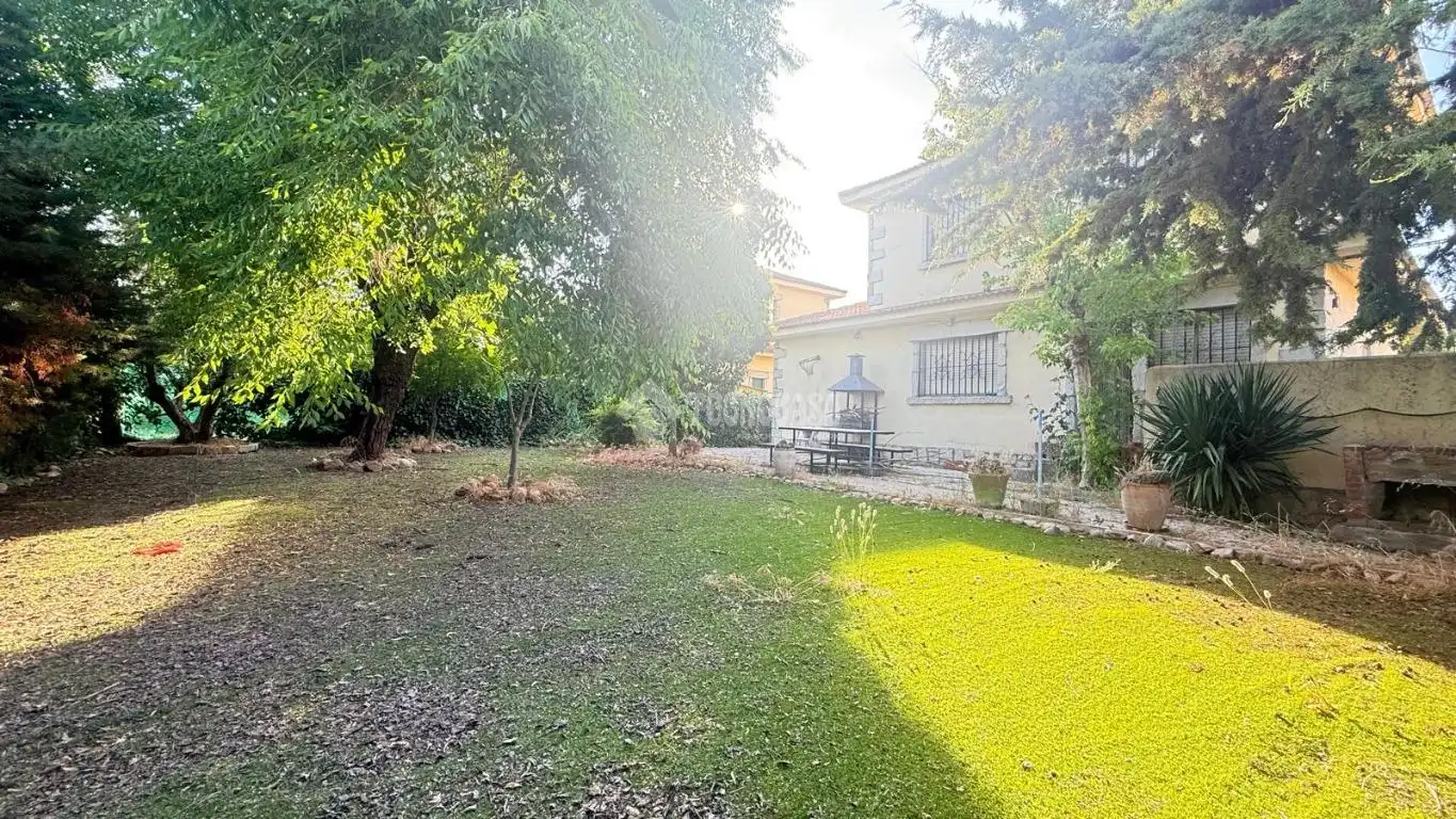 Jardín de Casa adosada en venta en Camarena con Calefacción, Trastero y Piscina comunitaria