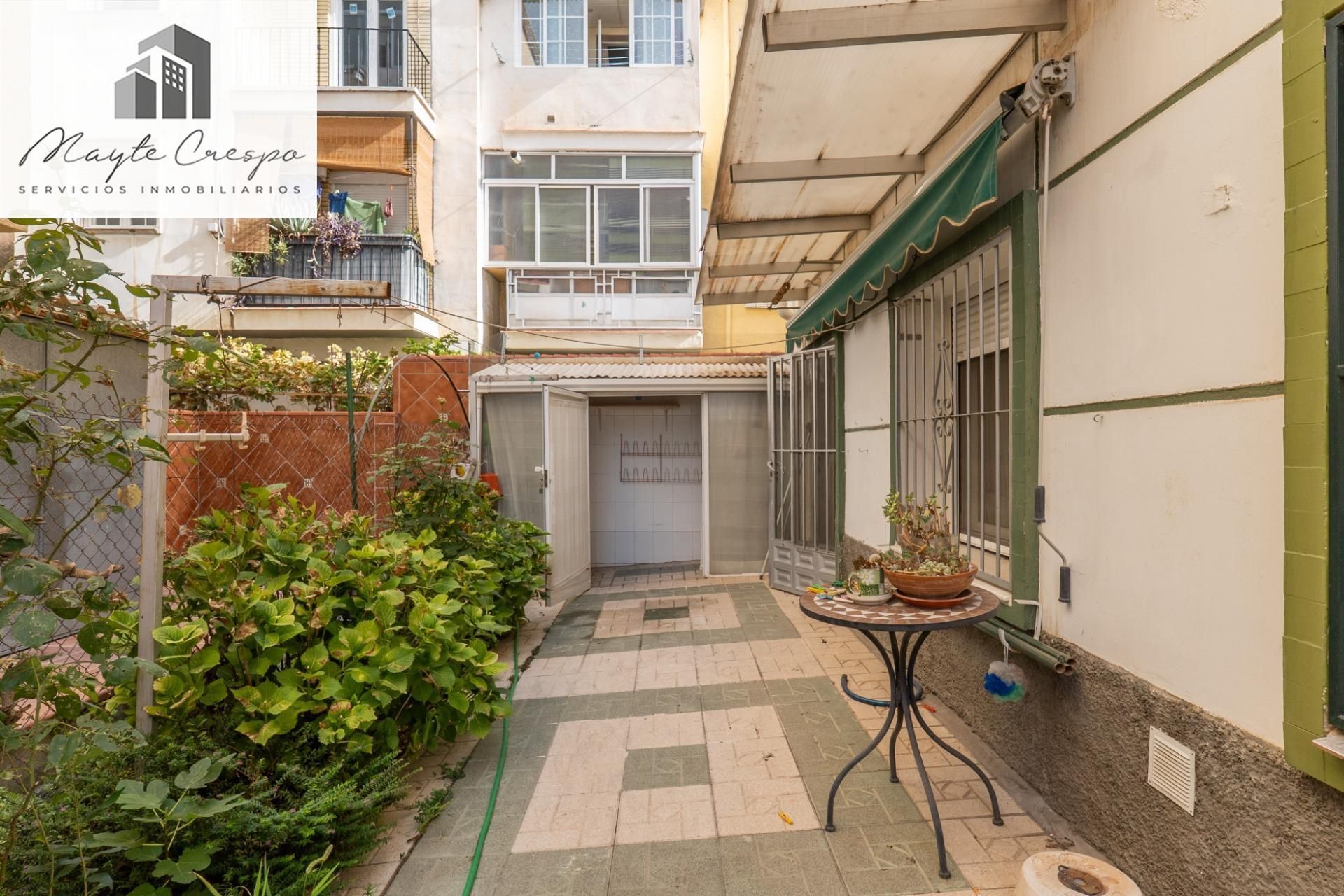 Exterior view of Flat for sale in  Granada Capital  with Air Conditioner, Private garden and Storage room