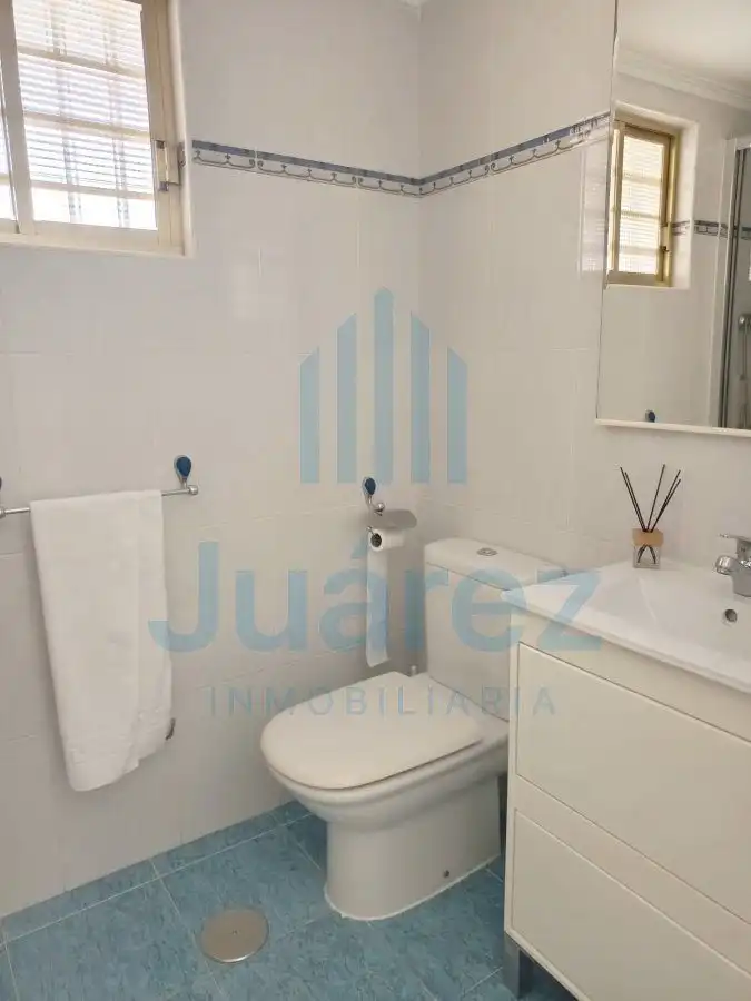 Baño de Piso de alquiler en Alicante / Alacant con Aire acondicionado, Calefacción y Parquet