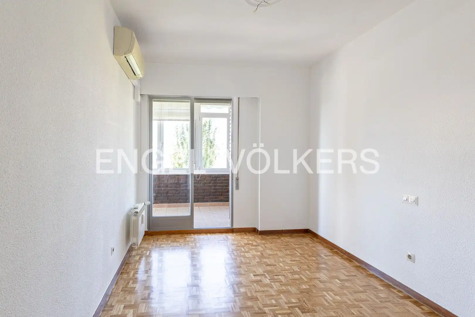 Flat for rent in Madrid  with Air Conditioner, Heating and Private garden