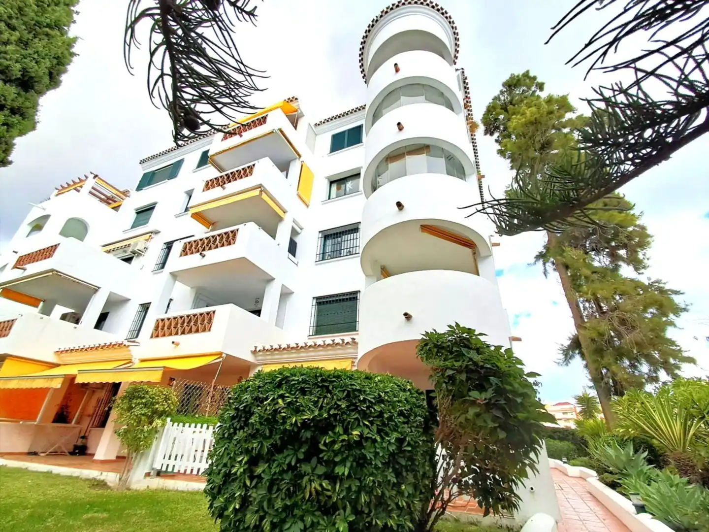 Vista exterior de Apartament en venda en Benalmádena amb Aire condicionat, Calefacció i Terrassa