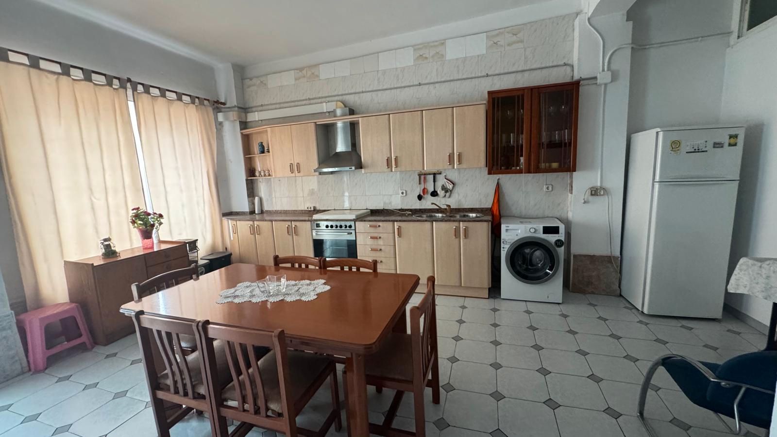 Cuina de Local en venda en Ripollet amb Terrassa, Moblat i Alarma