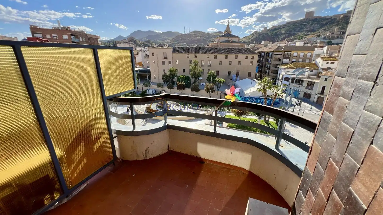 Außenansicht von Wohnung zum Verkauf in Lorca mit Terrasse, Abstellraum und Balkon