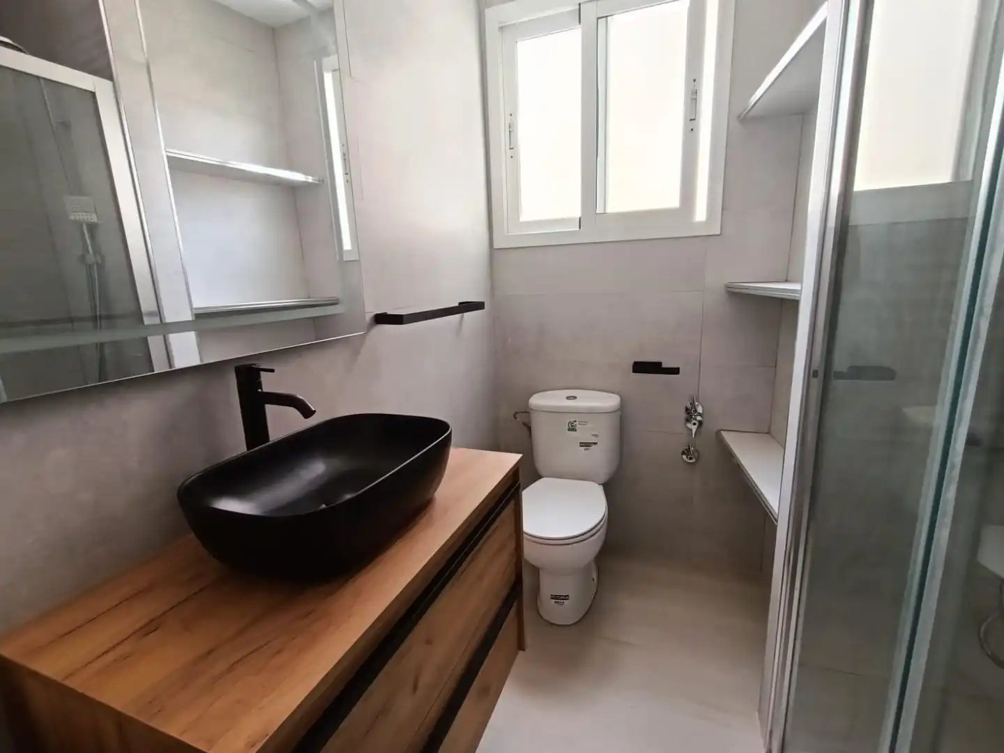 Baño de Piso en venta en Antequera con Aire acondicionado, Amueblado y Balcón