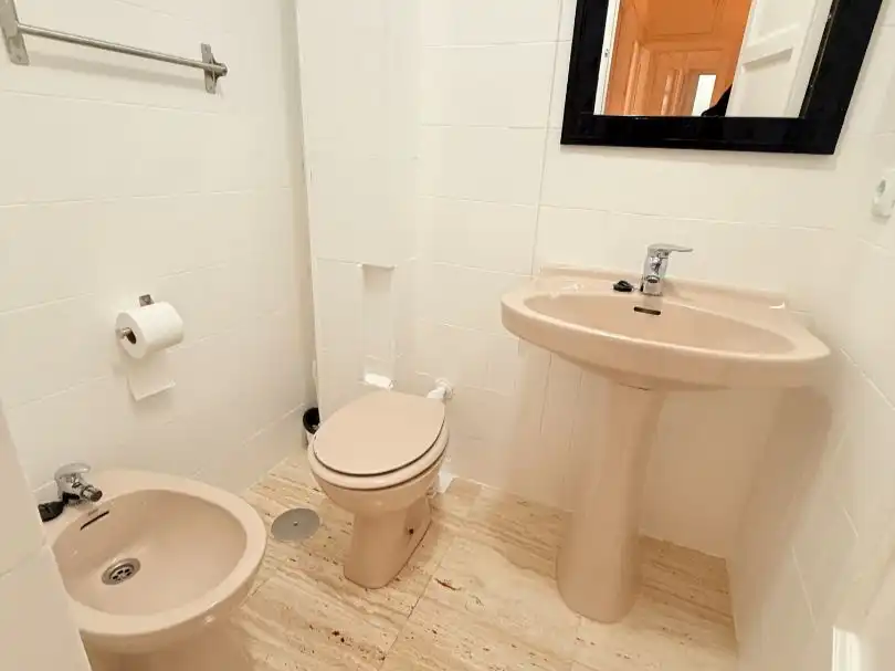 Bathroom of Flat for sale in  Madrid Capital  with Air Conditioner, Terrace and Balcony