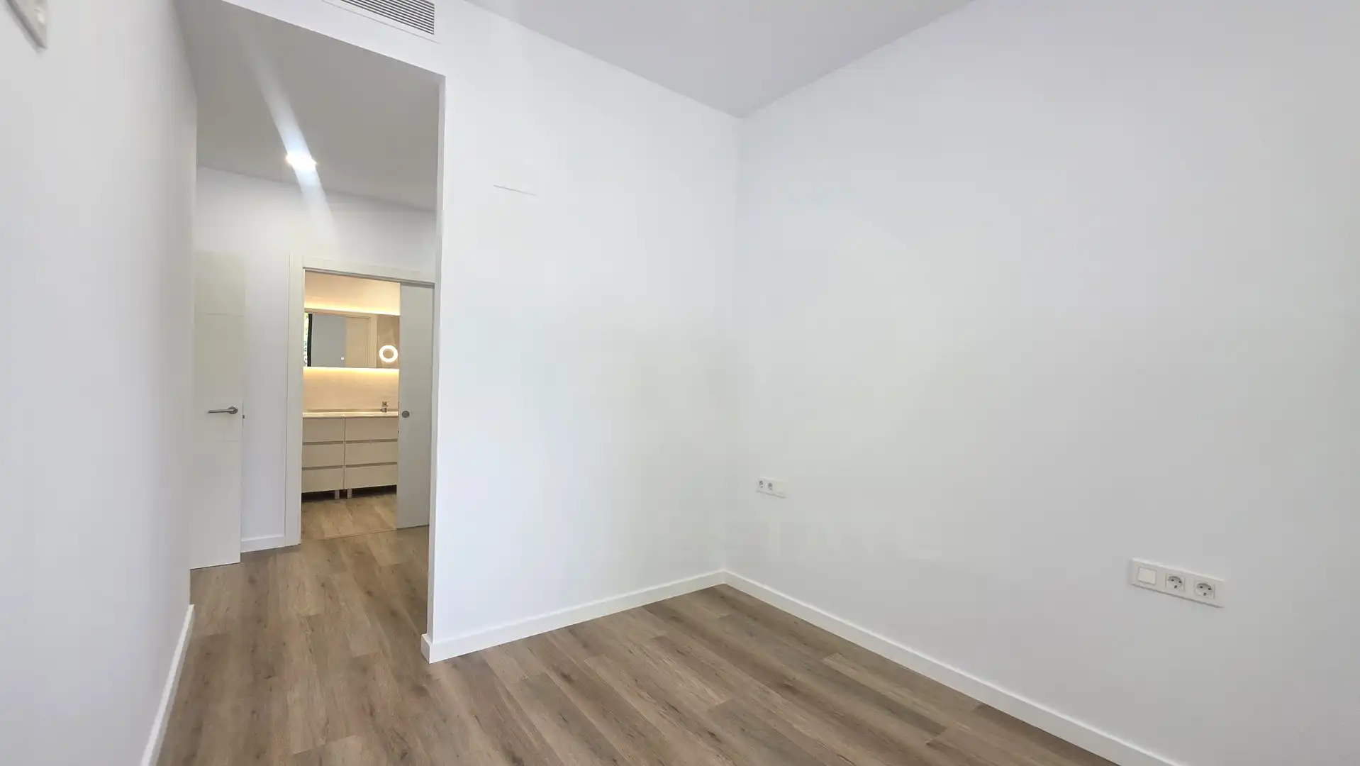 Flat for sale in Girona  with Air Conditioner, Heating and Terrace