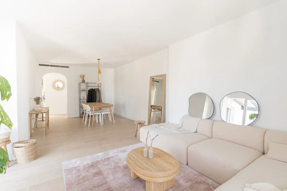 Sala d'estar de Àtic en venda en Estepona amb Aire condicionat, Terrassa i Piscina