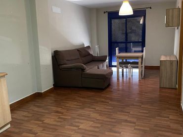 Apartamento con balcón en alquiler en Calle Gómez de Villafranca 2