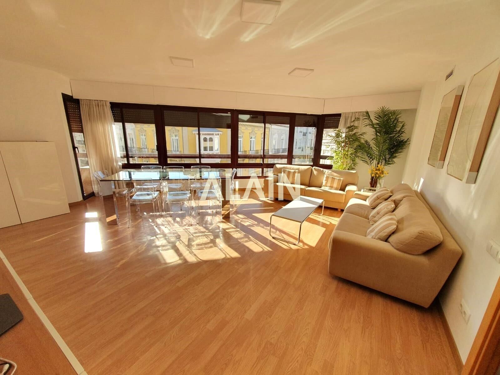 Living room of Flat for sale in  Valencia Capital  with Air Conditioner, Heating and Balcony