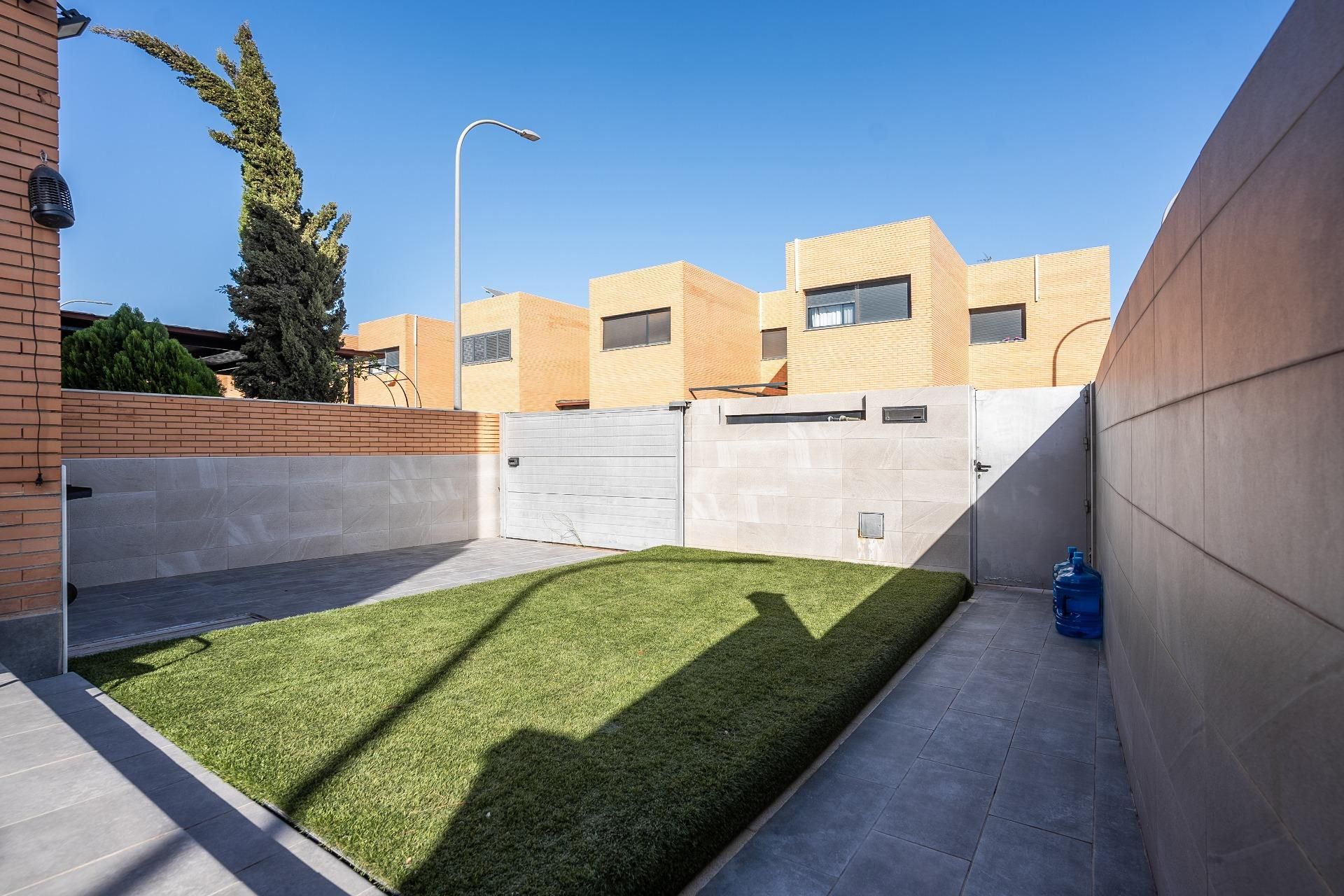 Casa adosada en venta