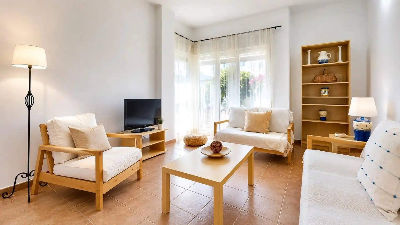 Sala d'estar de Pis de lloguer en Almería amb Aire condicionat, Calefacció i Jardí privat