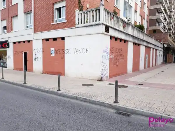 Außenansicht von Erdgeschoss zum Verkauf in Torrelavega 
