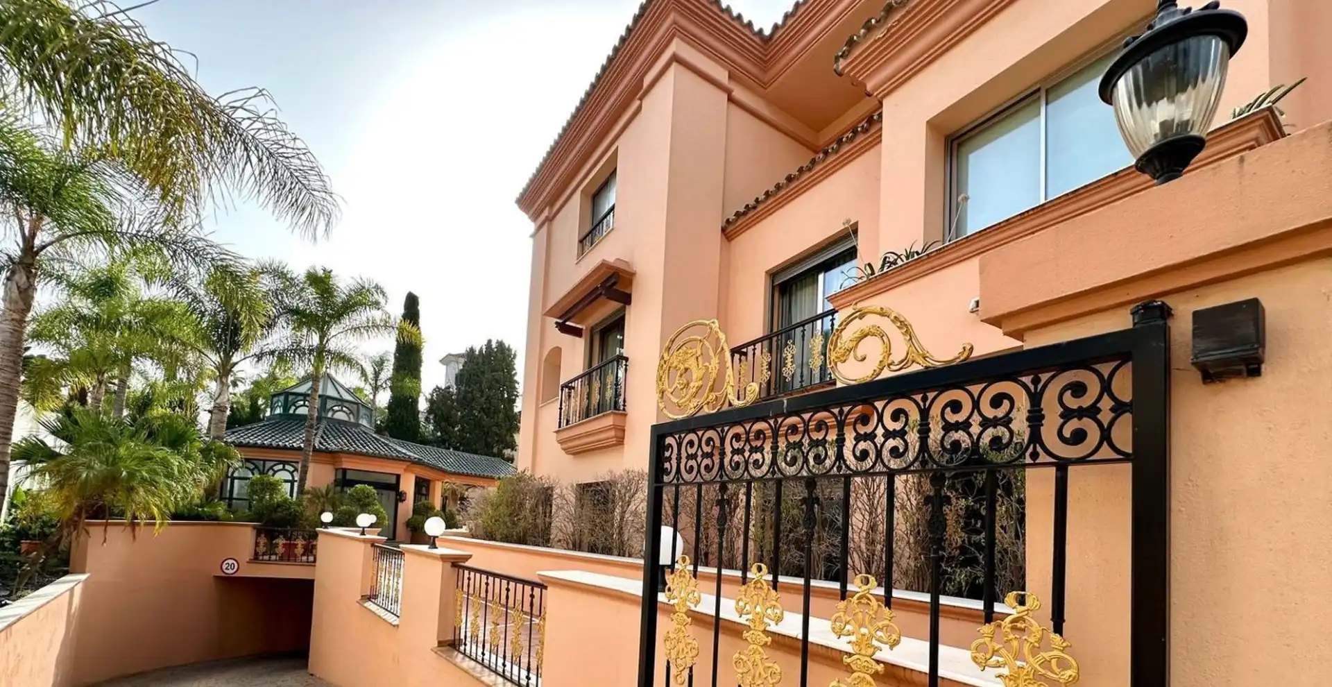 Planta baja en venta en Puerto Banús