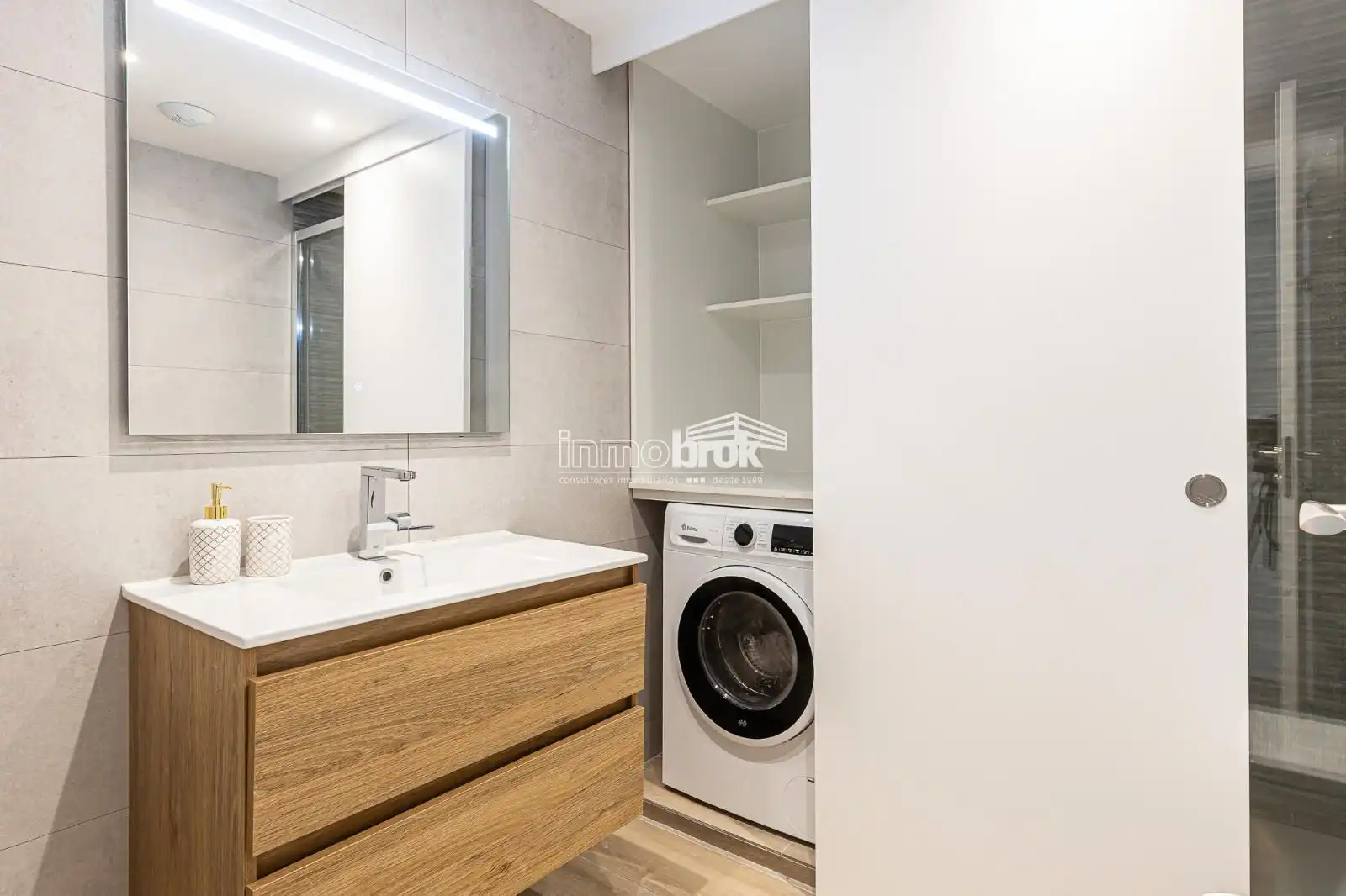 Baño de Dúplex de alquiler en Madrid con Aire acondicionado, Calefacción y Terraza