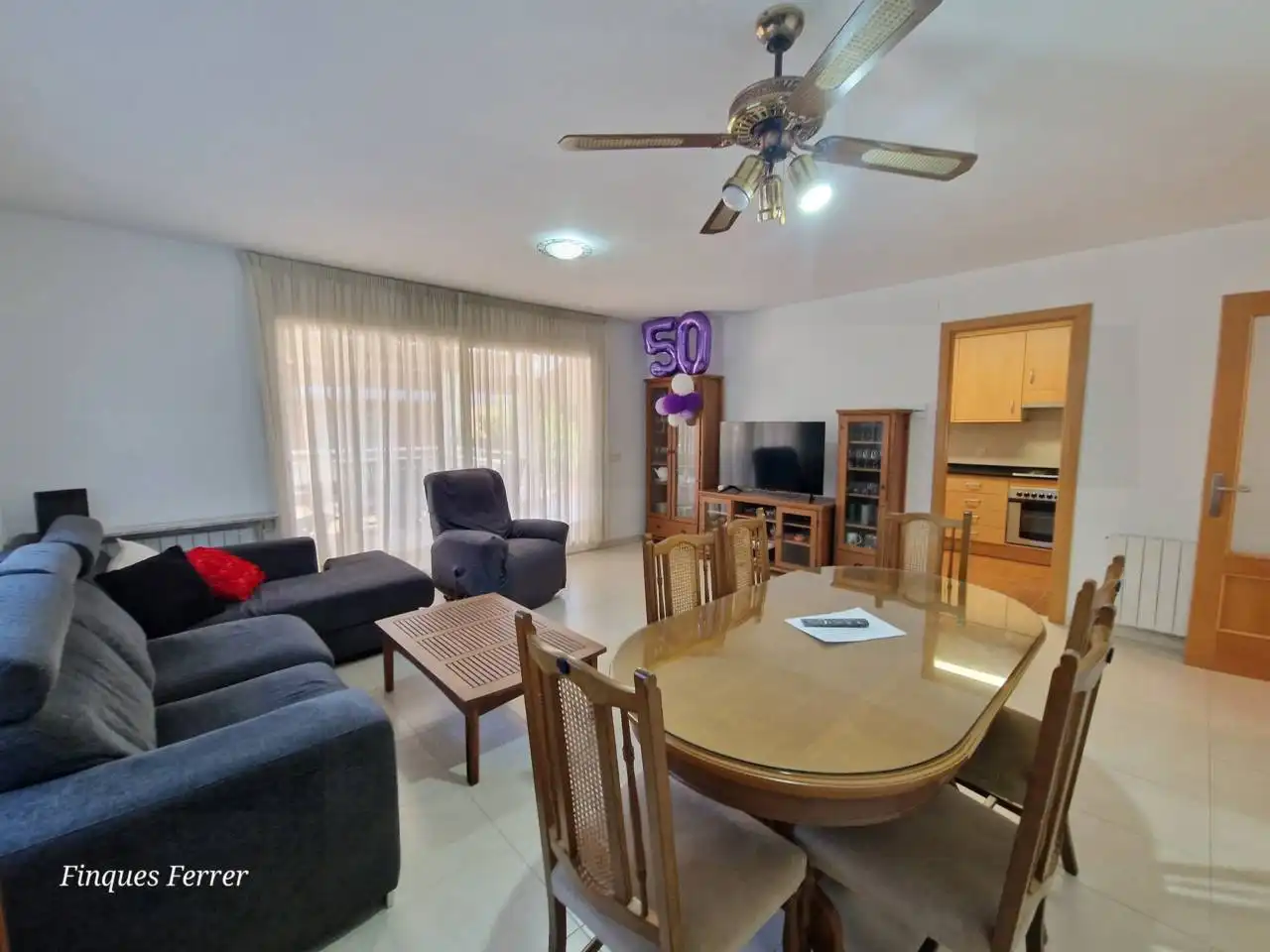 Sala de estar de Piso de alquiler en Cubelles con Aire acondicionado, Calefacción y Jardín privado