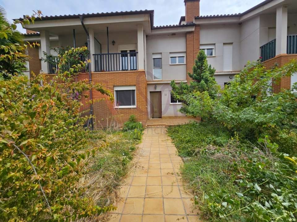 Vista exterior de Casa adosada en venta en Lagunilla del Jubera con Calefacción, Jardín privado y Terraza