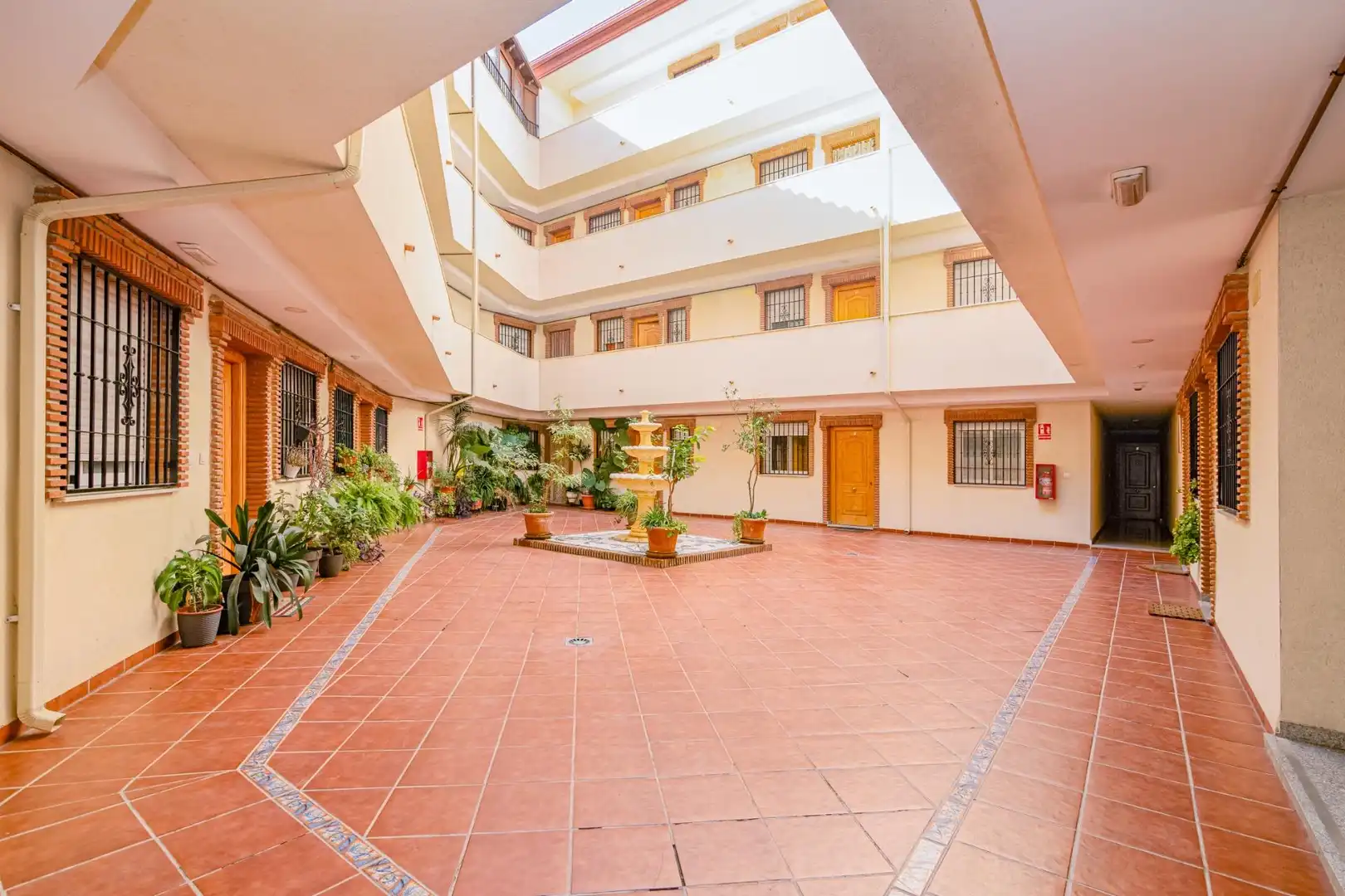 Vista exterior de Apartamento en venta en La Zubia
