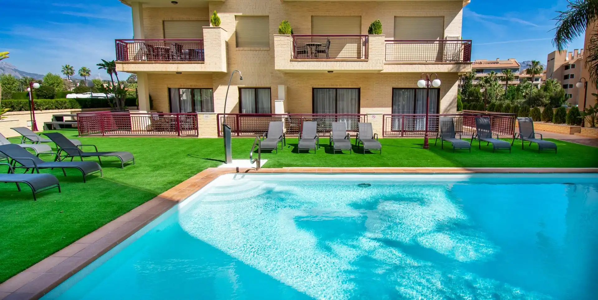 Piscina de Apartamento de alquiler en L'Alfàs del Pi con Aire acondicionado, Terraza y Amueblado