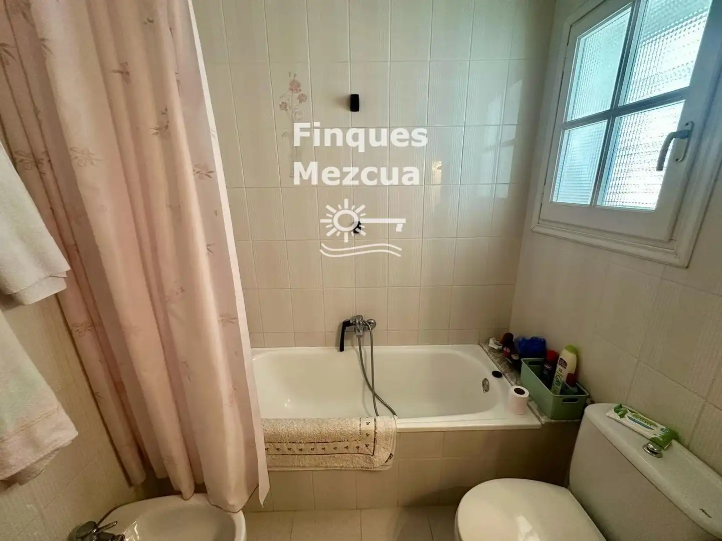 Bathroom of Houses for sale in El Vendrell  with Terrace, Storage room and Swimming Pool