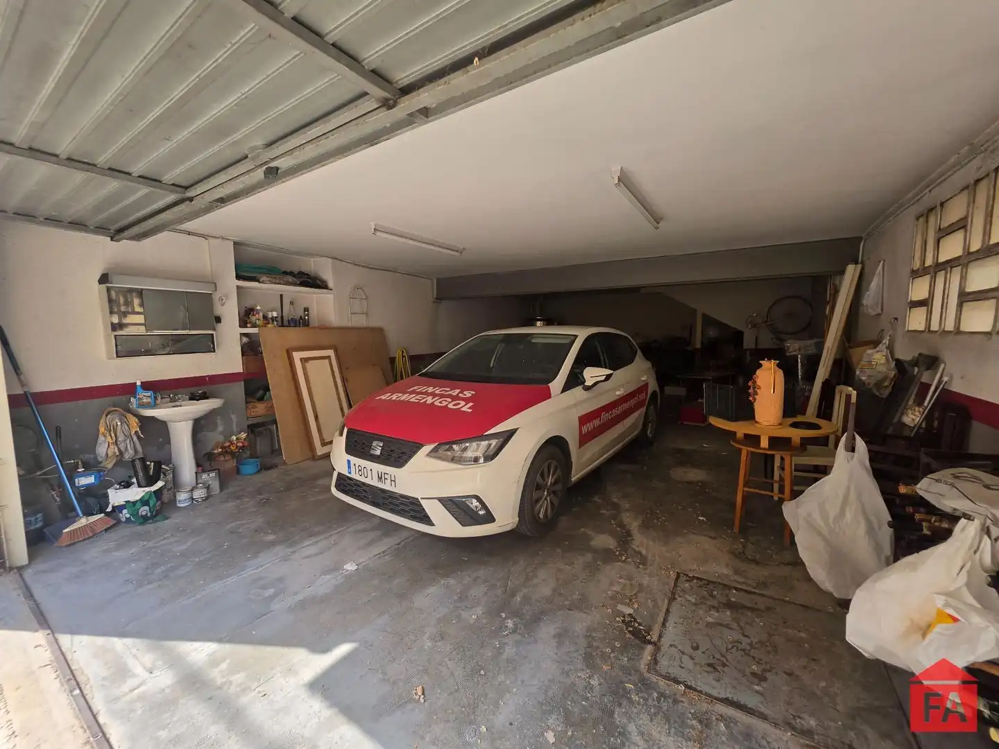 Aparcament de Casa o xalet en venda en Banyeres del Penedès amb Calefacció, Terrassa i Traster