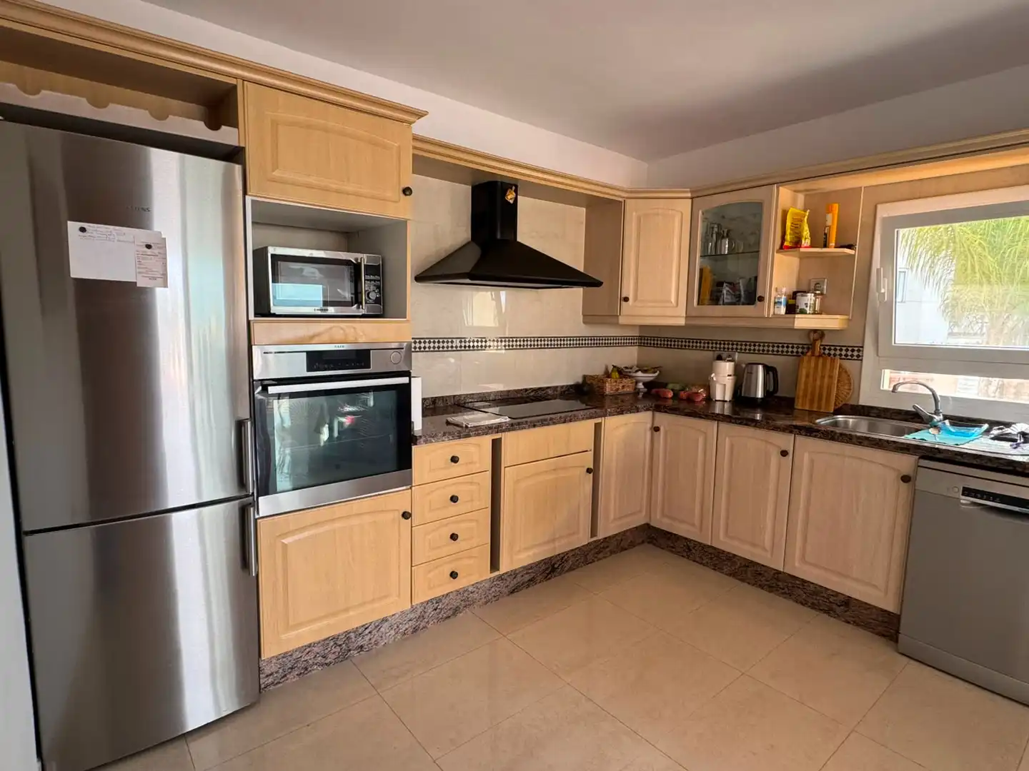 Cocina de Casa o chalet en venta en El Campello con Aire acondicionado, Calefacción y Jardín privado