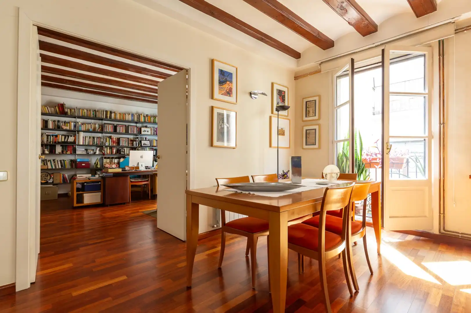 Comedor de Piso en venta en  Barcelona Capital con Calefacción, Amueblado y Balcón