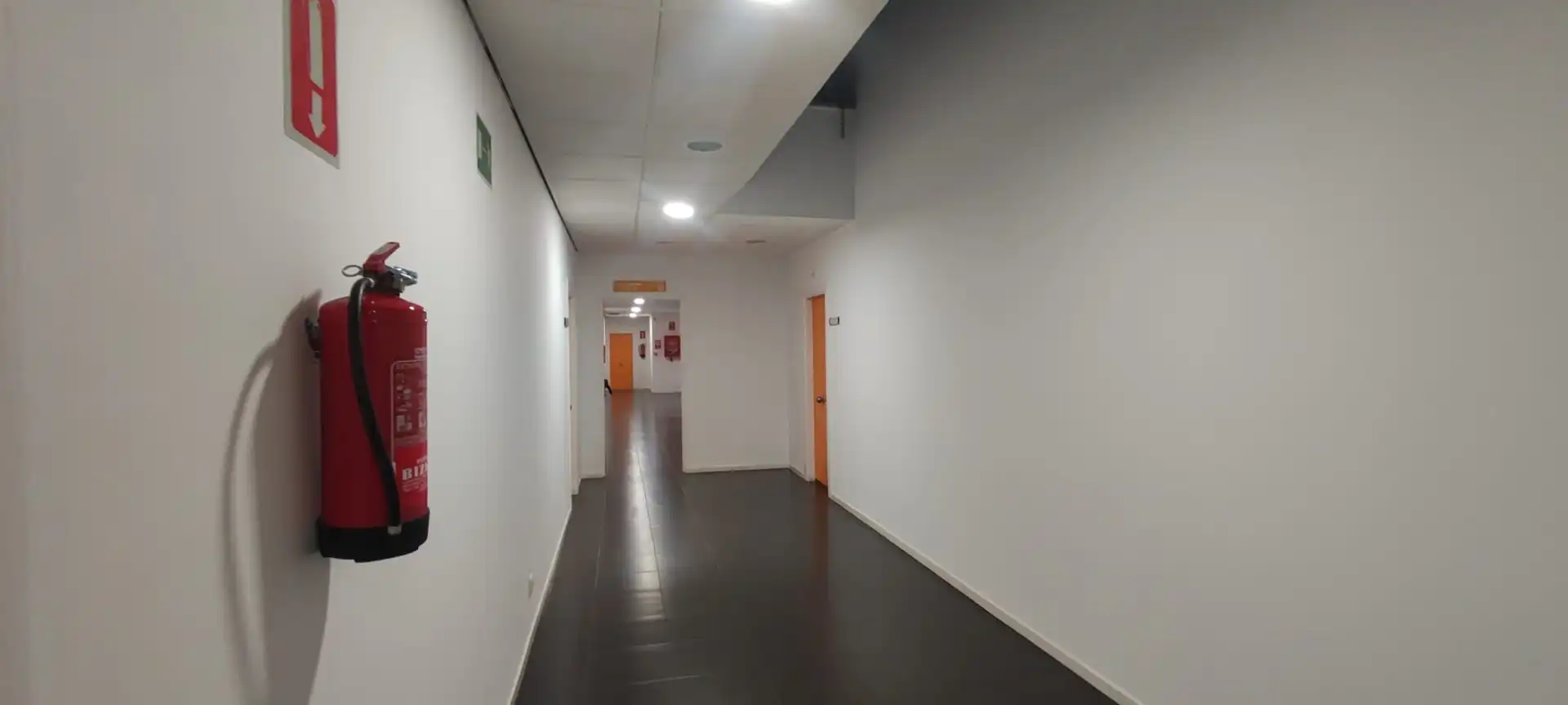 Oficina en venda en Zalla  amb Moblat i Alarma