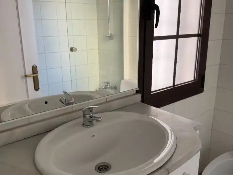 Bany de Pis en venda en Marbella amb Piscina i Balcó