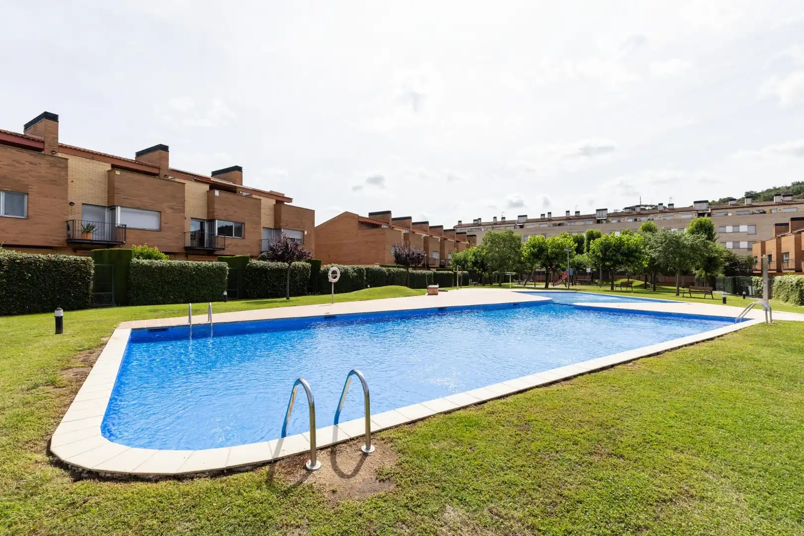 Piscina de Casa adosada en venda en Sant Fost de Campsentelles amb Calefacció, Jardí privat i Terrassa