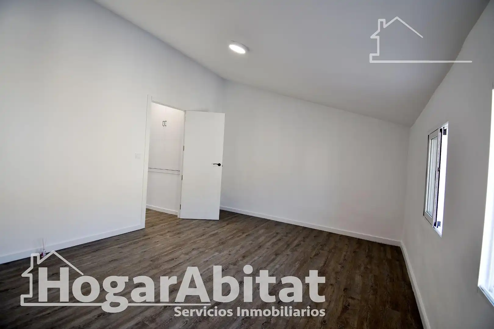 Bedroom of Houses for sale in Tavernes de la Valldigna  with Parquet flooring and Terrace