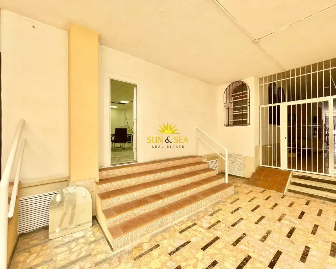 Commercial properties for rent in Avenida Habaneras - Curva de Palangre