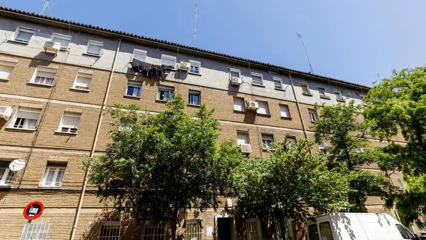 Außenansicht von Wohnung zum Verkauf in Zaragoza mit Klimaanlage und Heizung