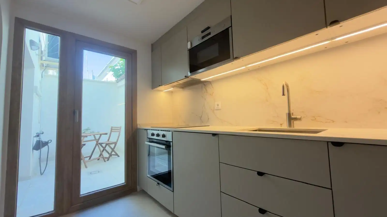 Kitchen of Houses for sale in Alaquàs  with Air Conditioner, Terrace and Furnished