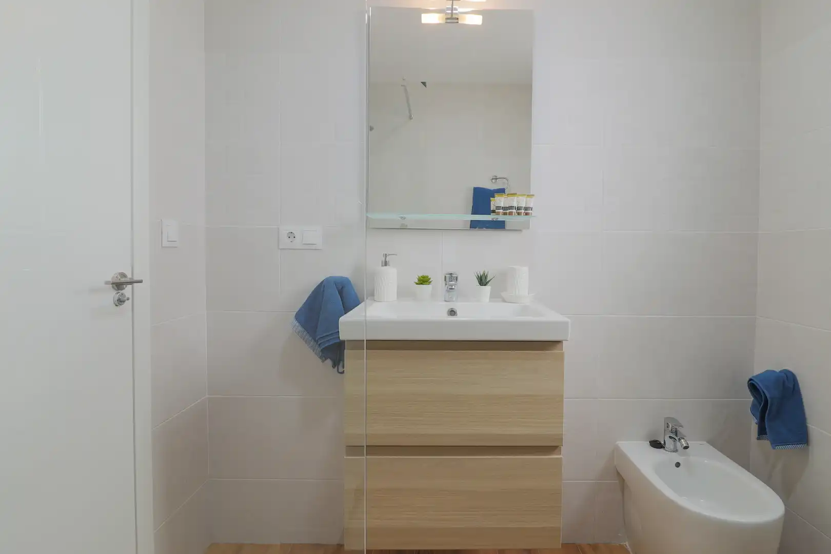 Bathroom of Flat for share in Málaga  with Air Conditioner, Heating and Terrace