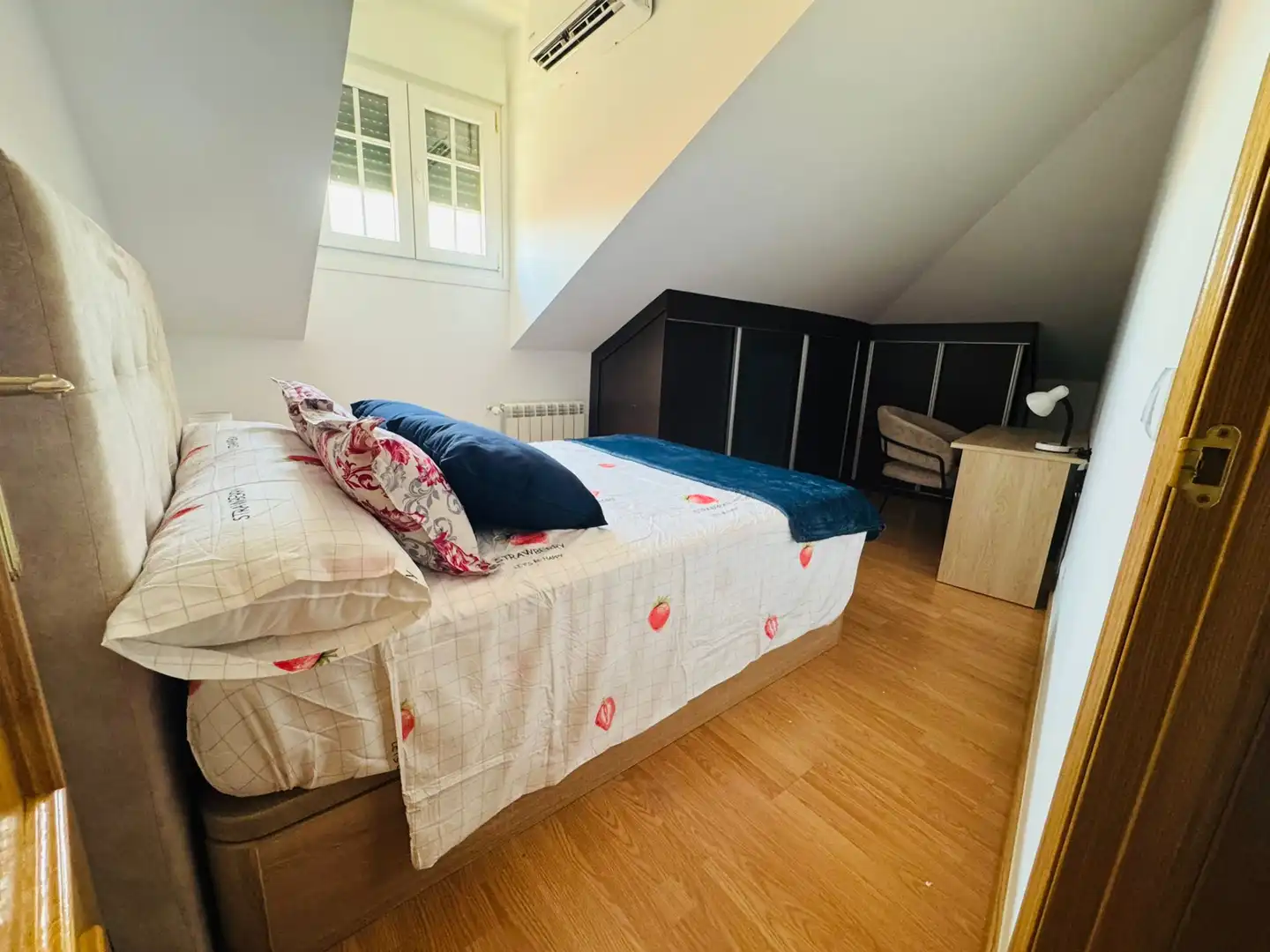 Bedroom of Duplexes for rent in Sevilla la Nueva  with Air Conditioner, Heating and Storage room