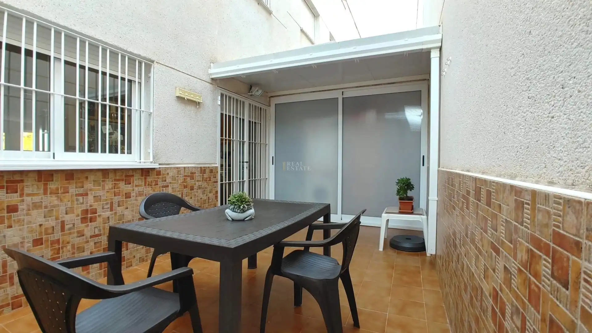 Detached homes for sale in C. Virgilio, Garres y Lages