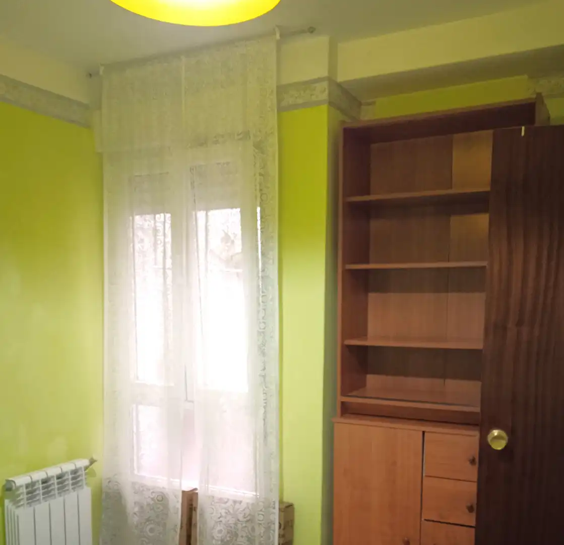 Habitación de Piso en venta en Gijón  con Calefacción, Parquet y Terraza