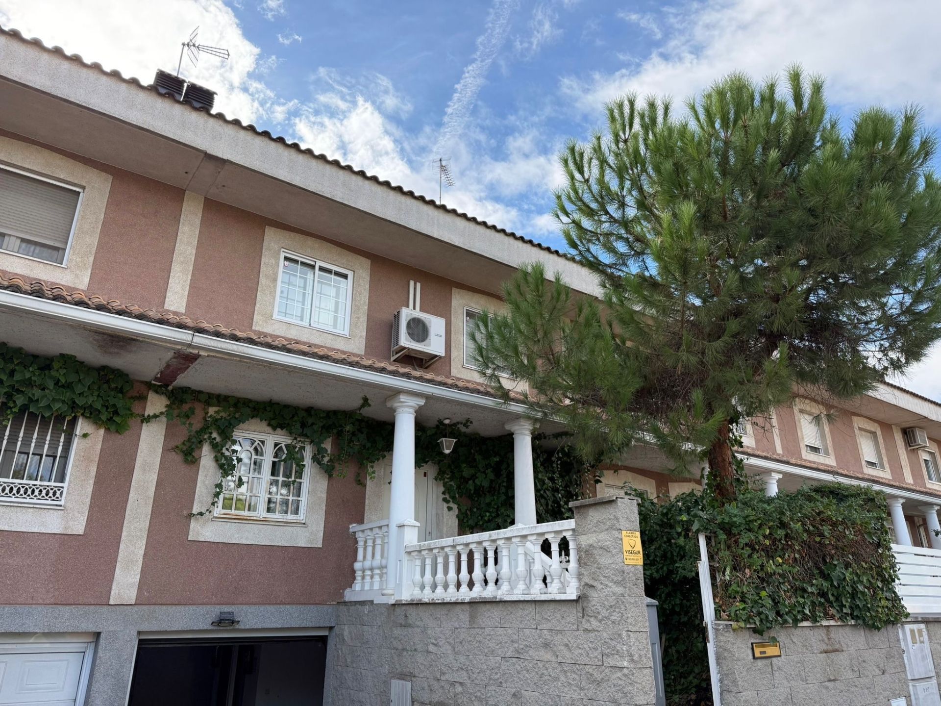 Vista exterior de Casa o chalet en venta en Alcalá de Henares con Aire acondicionado, Calefacción y Jardín privado