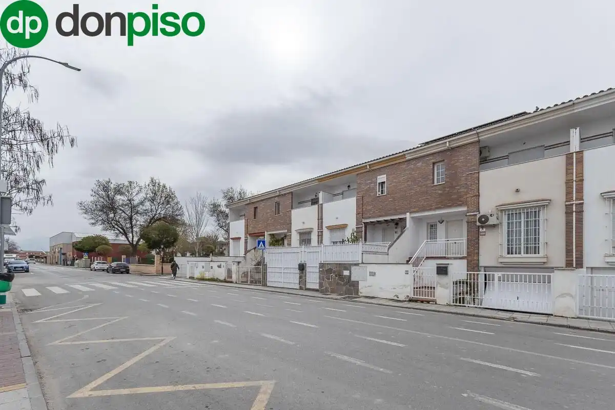 Adossat amb terrassa en venda a Calle VEGA (BE), imagen 31