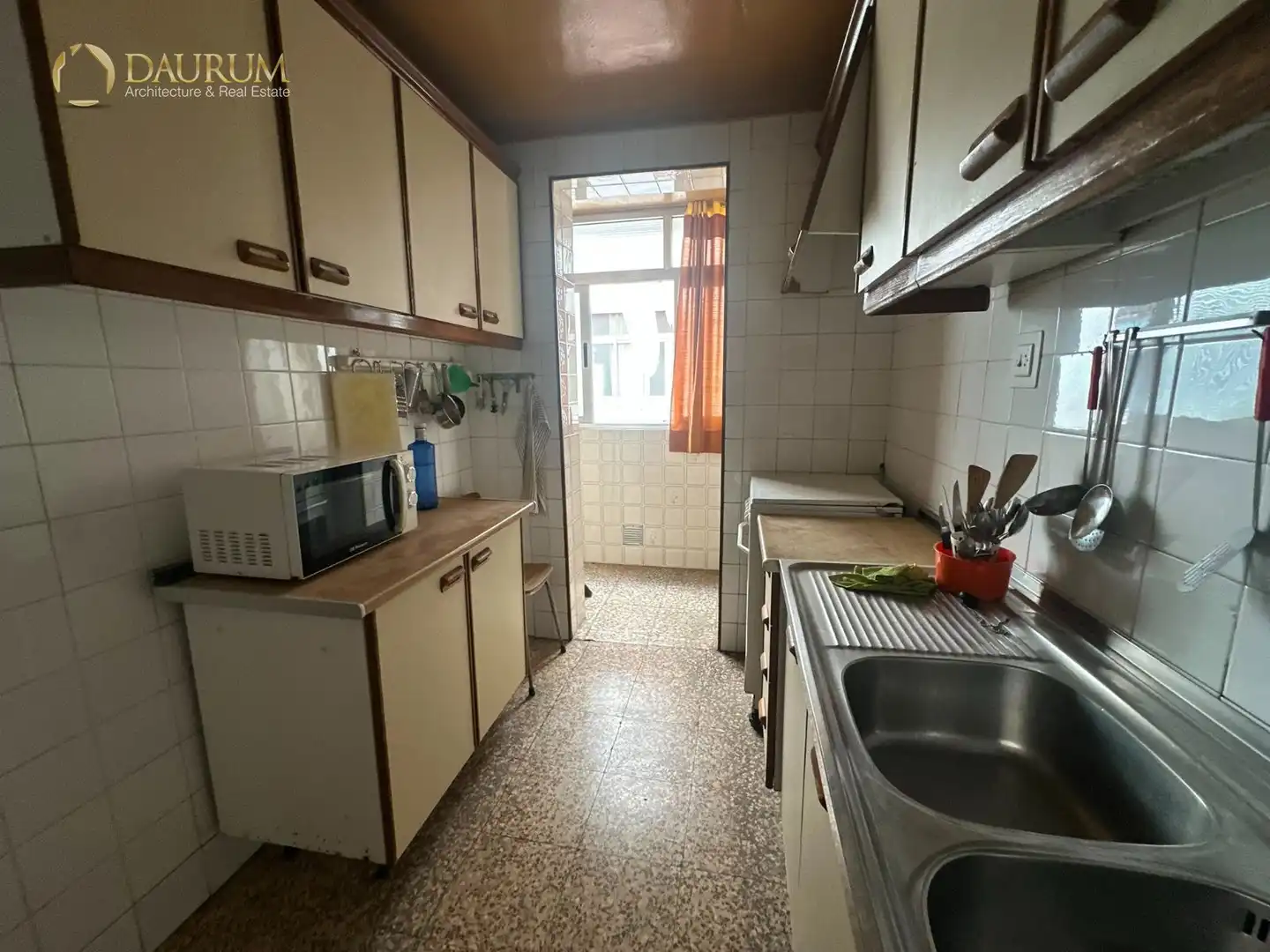 Cuina de Pis en venda en Sevilla amb Terrassa i Moblat