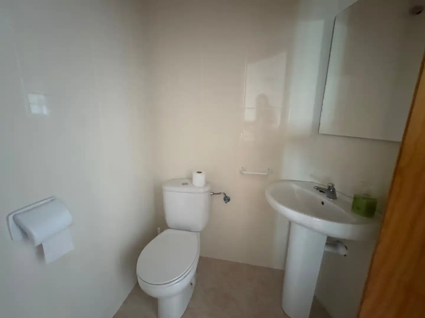 Badezimmer von Geschaftsraum zur Miete in Valderrobres mit Klimaanlage und Heizung