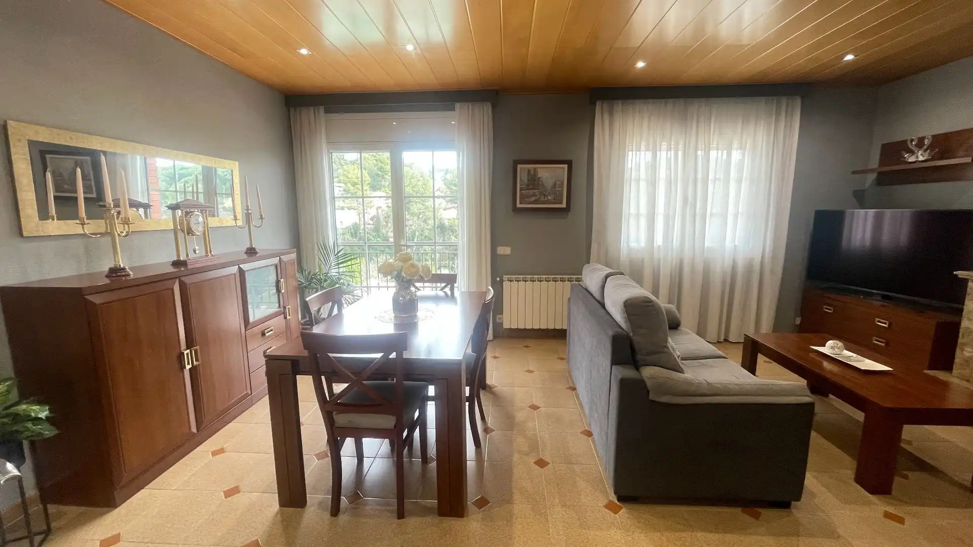 Sala d'estar de Casa o xalet en venda en Rubí amb Calefacció, Jardí privat i Terrassa
