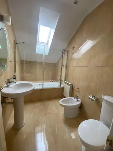 Bathroom of Houses for sale in Oviedo   with Heating and Private garden